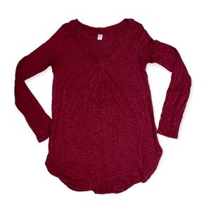 Old navy woman’s v-neck long sleeve shirt